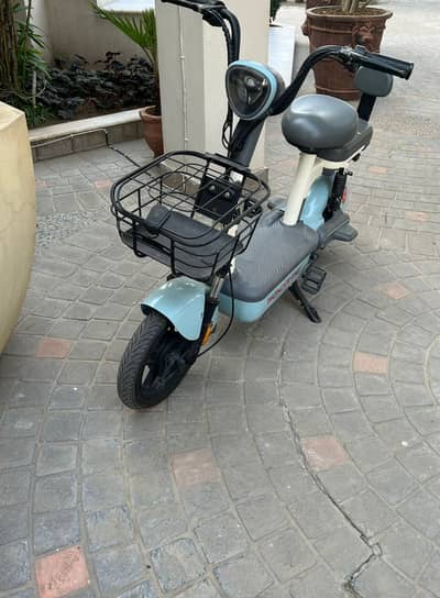 Metro EV Scooter