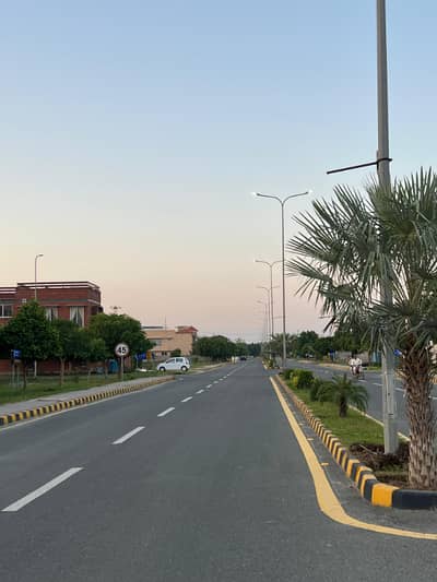AWT 2 KANAL PLOT D BLOCK NEAR TO JAATI UMRAH ROAD IDEAL LOCATION