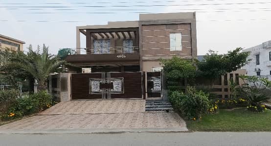 Corner House Is Available For sale In Central Park - Block A