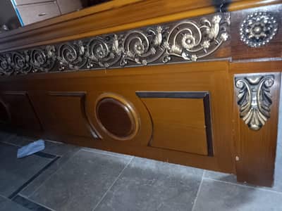 bed mattress and apmari in new condition only 1 month use item