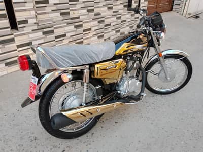 Honda CG 125 Gold Black 2026