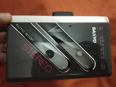 Vintage SANYO cassette player +Radio  new condition