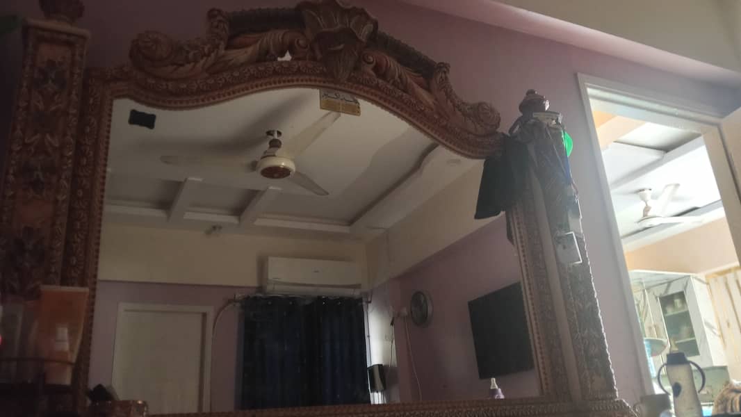 Divider , dressing table 1