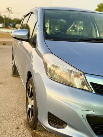 Toyota vitz 1000cc Model 13 reg 16 like a new car zero metre drive.