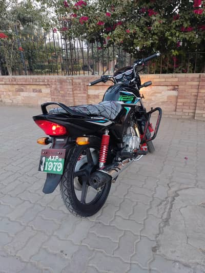 Honda CB 125F, 24/25