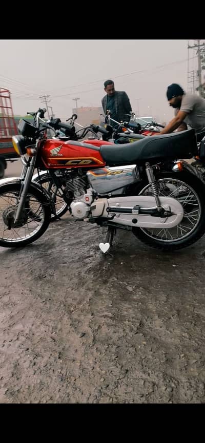 Honda 125 Self start 10/10 condition fresh self ok