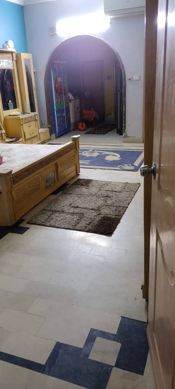 SECTOR 5/D INDEPENDENT GROUND FLOOR WITH ROOF AND SEHAN