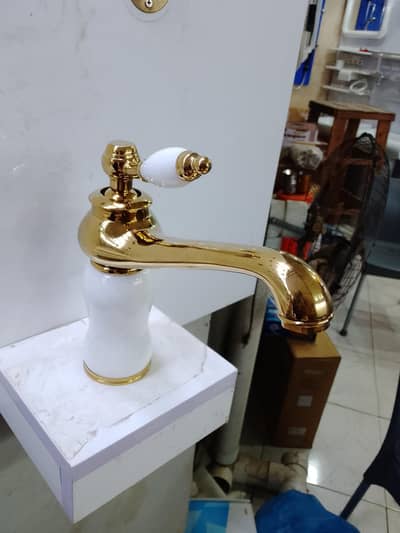 hamre pass sanitary ka sara saman mujod he munaseb kemat pr