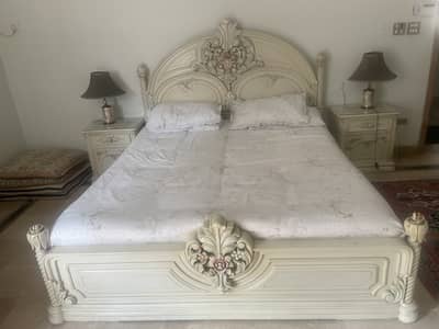 King size deco bed