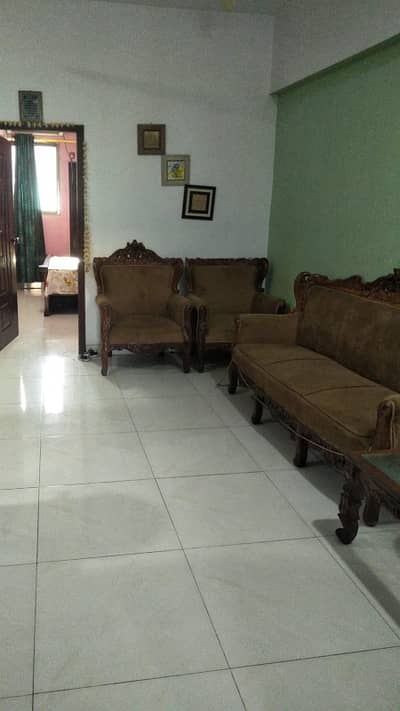 2 Bed, Maintained Flat With Lift, For Sale