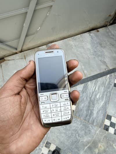 Nokia E52