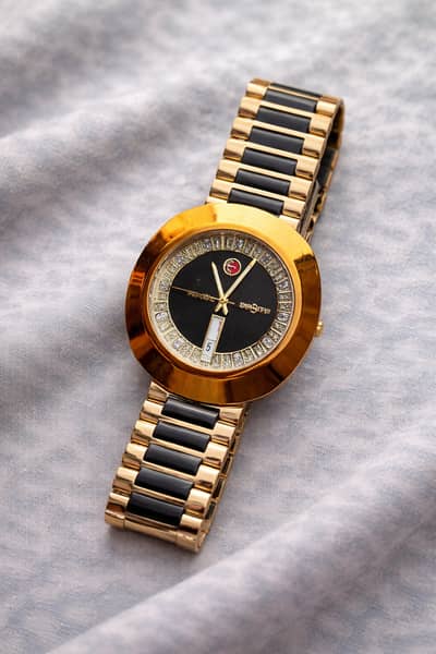 RADO Style Gold & Black Men’s Watch – Elegant Look