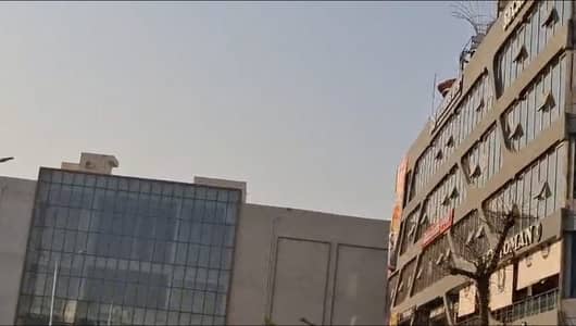 I-8 MARKAZ 2500 SQ. FEET GROUND FLOOR SHOPS ON MAIN ROAD BEST FOR CAFE RESTAURANTS PHARMACY & BANKS