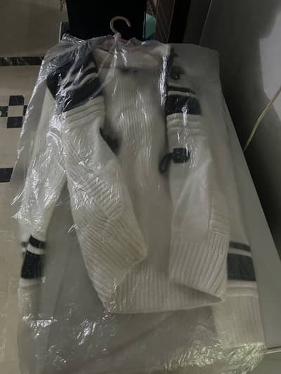 wool sweater/upper unisex imported never used