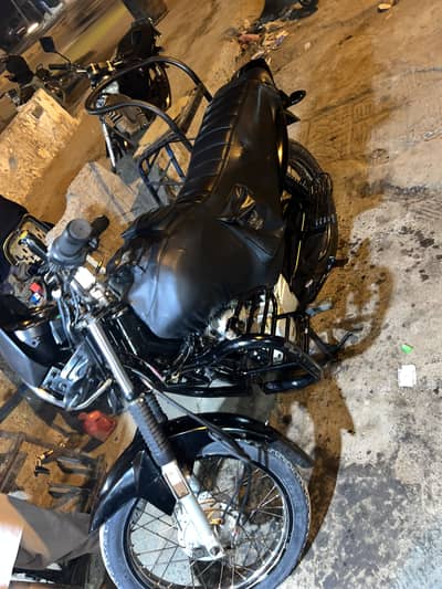 For sale urgant yamha ybz 125 model 2018 with new branded helmet