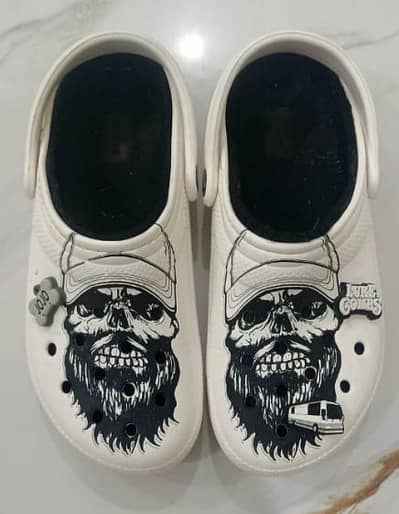 crocs x luke comb limited edition (skully version) size m/7  w/9