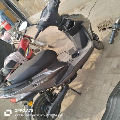 road king Scooty