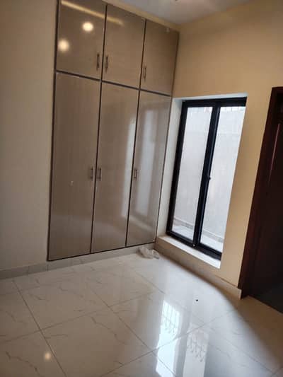 10 MARLA BARND NEW GROUND FLOOR PORTION FOR RENT IN JUBIEEL TOWN