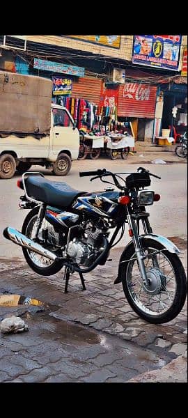 24/25 model black color condition 10/10