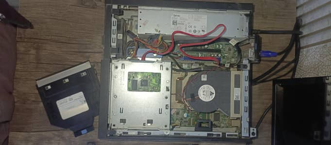 Dell  with AMD 7500 SERIES DDR5 GRAPHICS CARD