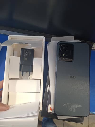 Nokia key 2+2/32 with box charger Assecories