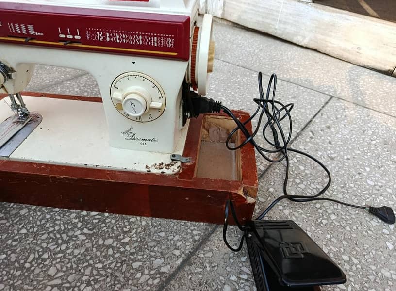 Singer Sewing Machine 3