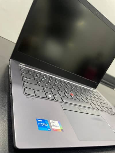 Lenovo thinkpad t14s core i5 11 gen Touch screen. . . Metal body
