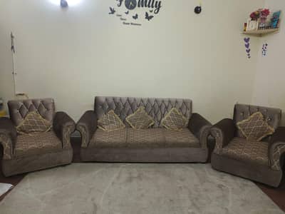 5 Seater Sofa with center piece+ 3 curtains