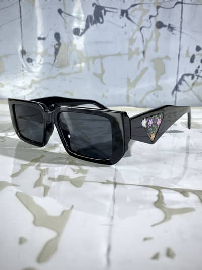 SQUARE SHAPE TRENDY ARTICLE WITH FLOWERS DESIGN