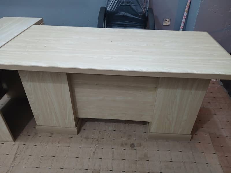 Executive Table With Side Table Draz keyboard 4