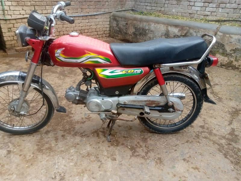 گڈ کنڈیشن بائیک فار سیل ڈاکومنٹ کلیئر بائیو میٹرک ساتھ ارجنٹ سیل 1