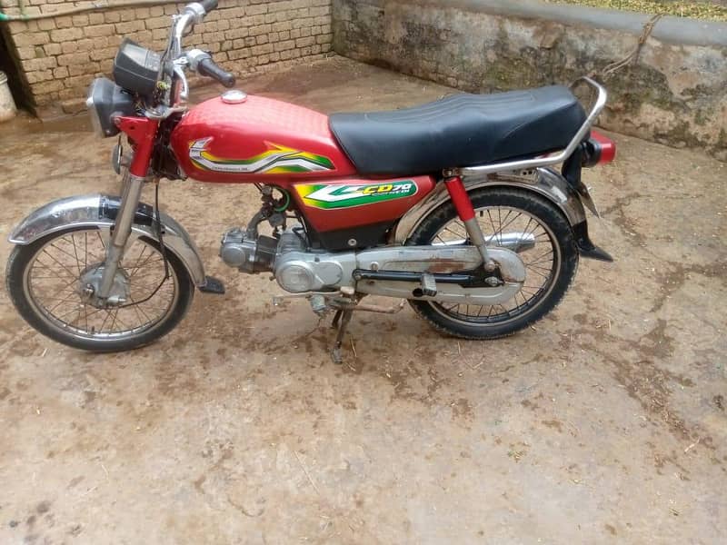 گڈ کنڈیشن بائیک فار سیل ڈاکومنٹ کلیئر بائیو میٹرک ساتھ ارجنٹ سیل 4