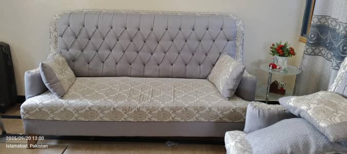 Super Condition of 5 seaters Sofa Set