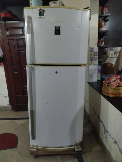 dawlance medium size fridge 03064516381