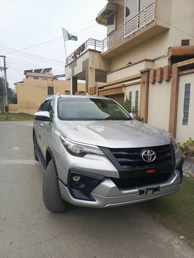 TOYOTA FORTUNER SIGMA 2.8 TRD