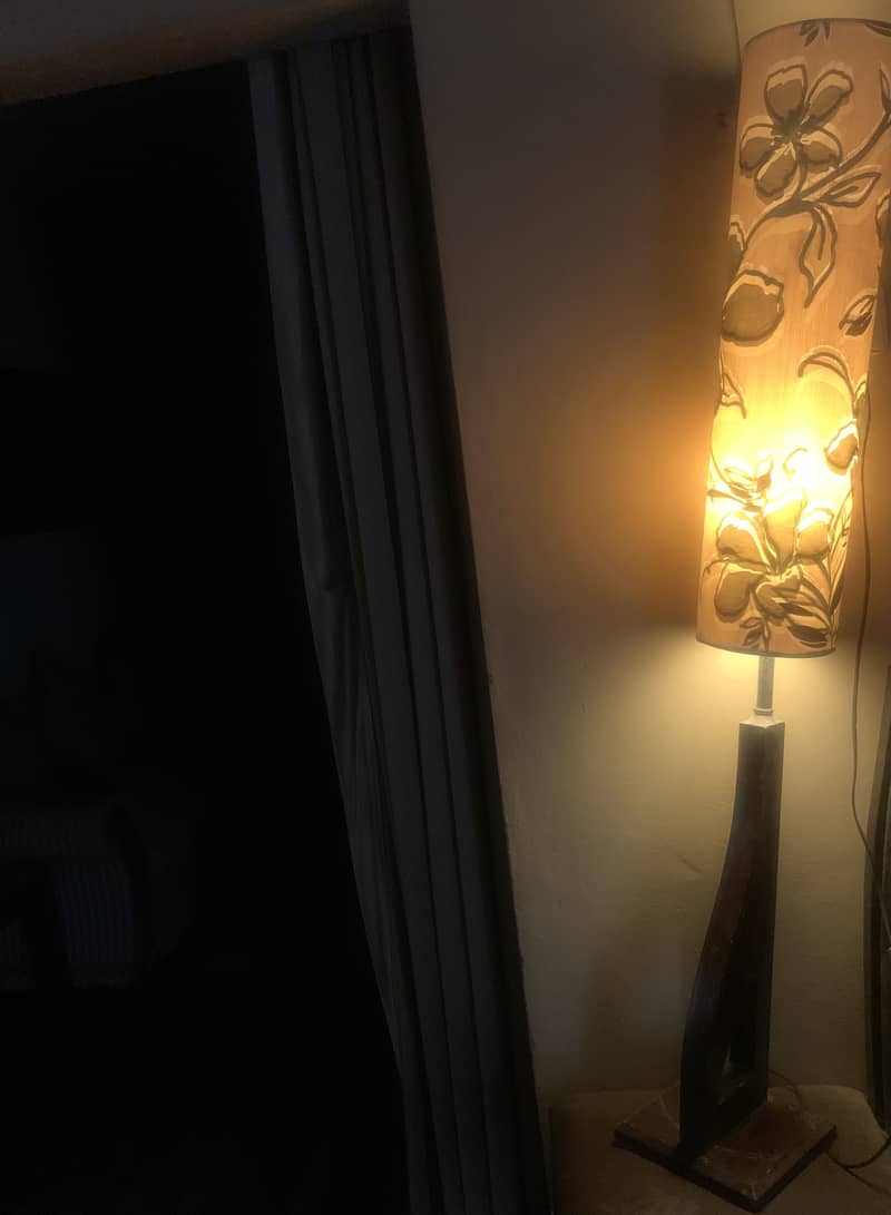 FLOOR LAMP 1