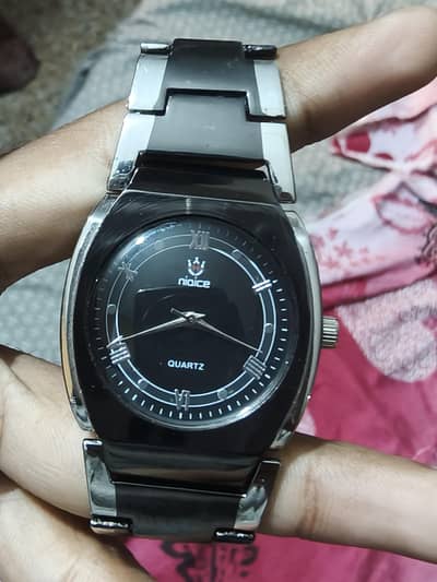 Niaice men and women watch