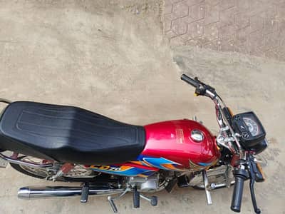 Honda 70ti bike red colour may or condition 10 by 9 total jenman