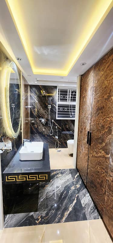 10 MARLA UPPER PORTION AVAILABLE FOR RENT