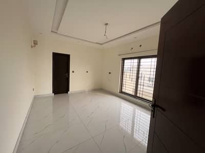 20 Marla corner upper portion for RENt