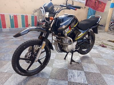 Yahama YBR G 125  Model 2017   Gujrat Numbar  Contect : 03165726054