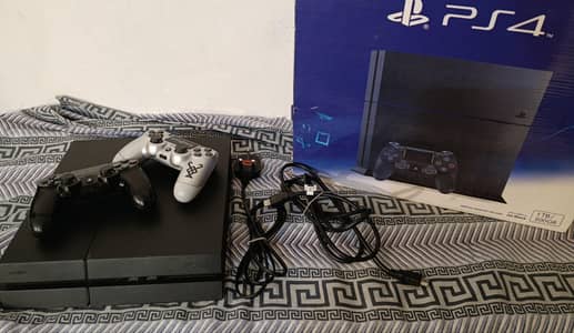 playstation 4/1 tb(fat) 1200 series condition:barely used