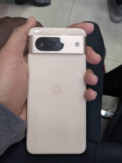 Pixel 8 green line on display