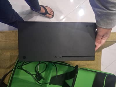 Cheap X Box in 10/10 condition  with controller and X box avelling bag