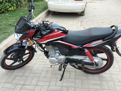 HONDA CB-125F FOR SALE (Extremely low mileage)