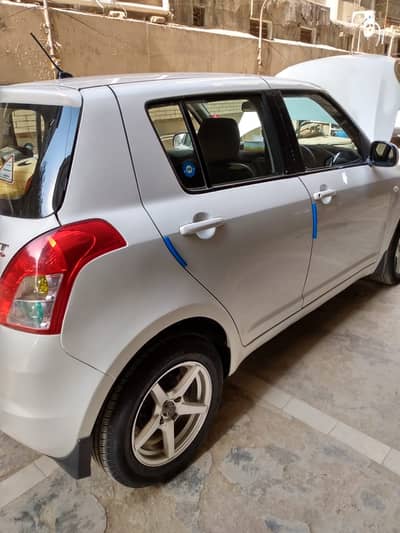 Suzuki Swift DLX Automatic 1.3 2015