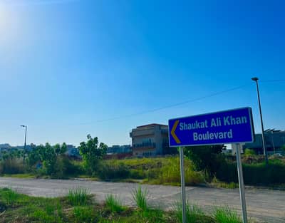 PLOT: 6 / SHAUKAT ALI KHAN BLVD / SOUTH FACE / LEVEL PLOT / VERY REASONABLE PRICE