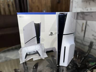 Plyastation 5 slim UK model