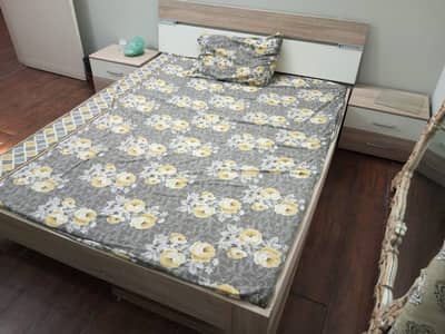 Good condition bed with 2 sides and dressing