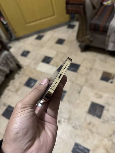 I phone 13pro max condition 10/10 bettery 85% lcd Dot original